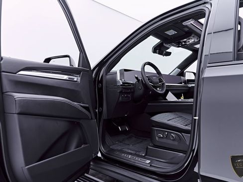 Used 2026 Cadillac Escalade V AWD/4WD image 40