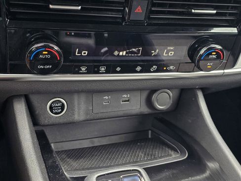 Used 2021 Nissan Rogue SV FWD image 20