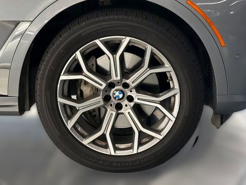 Used 2024 BMW X7 xDrive40i w/ Premium Package AWD/4WD image 11