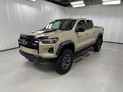 Used 2024 Chevrolet Colorado ZR2 w/ Technology Package AWD/4WD image 2