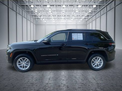 Used 2023 Jeep Grand Cherokee Laredo w/ Luxury Tech Group I AWD/4WD image 10
