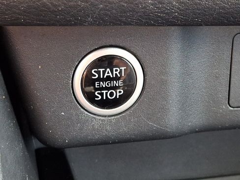 Used 2022 Nissan Rogue SV AWD/4WD image 22