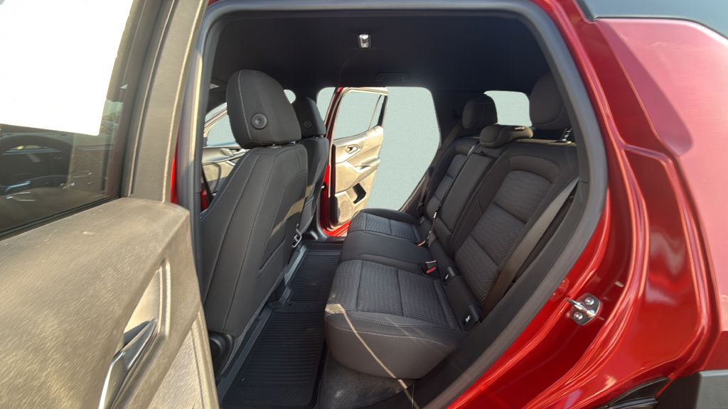 New 2026 Chevrolet Equinox LT w/ Safety and Technology Package FWD image 11