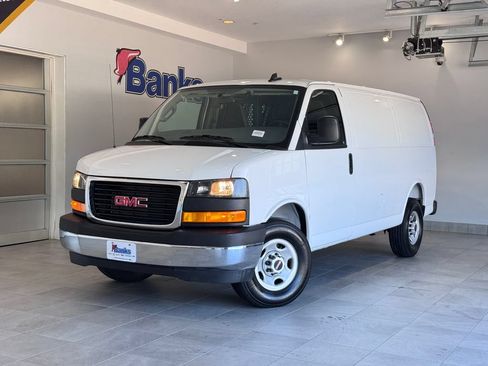 Used 2025 GMC Savana 2500 w/ Driver Convenience Package RWD image 2