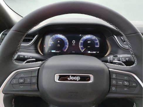 New 2025 Jeep Grand Cherokee L Laredo w/ Luxury Tech Group I image 34