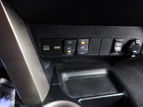 Used 2014 Toyota RAV4 Limited image 25