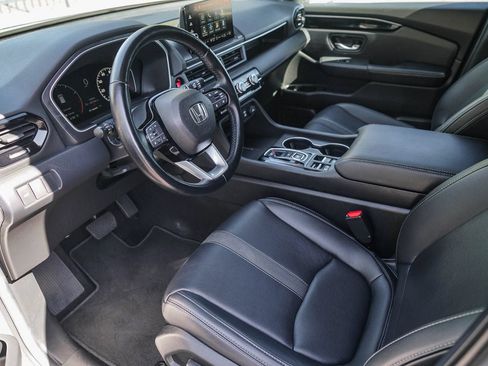 Used 2025 Honda Pilot EX-L image 18