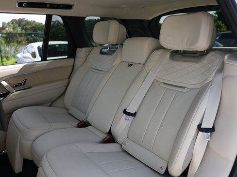 Used 2025 Land Rover Range Rover SV AWD/4WD image 8