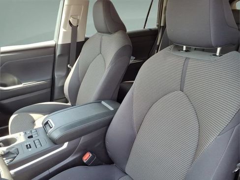 Certified 2024 Toyota Highlander LE AWD/4WD image 12