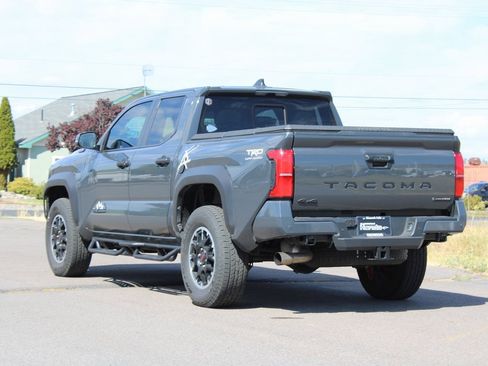 Used 2024 Toyota Tacoma TRD Off-Road image 4