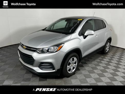 Used 2017 Chevrolet Trax LS image 1