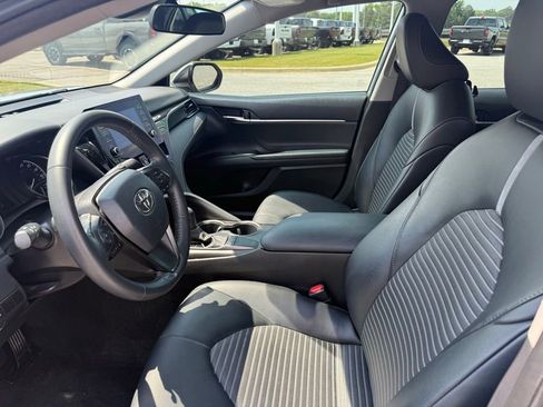 Used 2022 Toyota Camry SE FWD image 9