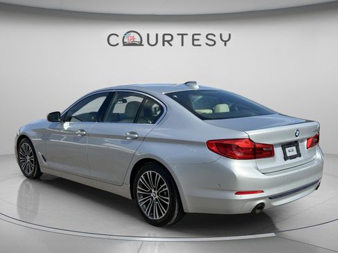 Used 2019 BMW 530i w/ Premium Package image 5