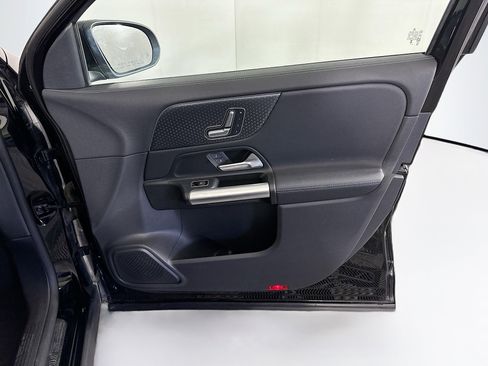 Used 2025 Mercedes-Benz GLA 250 image 32