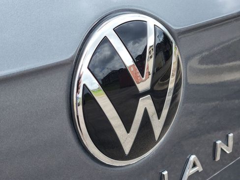 Used 2022 Volkswagen Tiguan SE FWD image 8