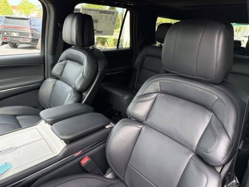 New 2026 Lincoln Navigator Reserve AWD/4WD image 12