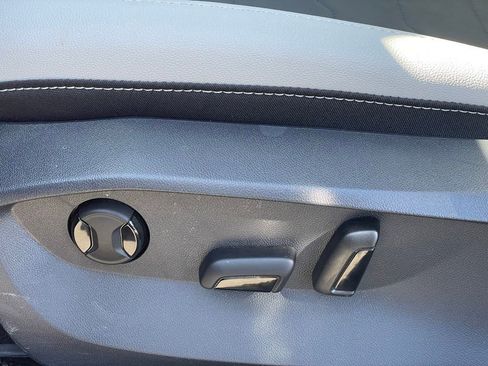 Certified 2025 Volkswagen Taos SE AWD/4WD image 12