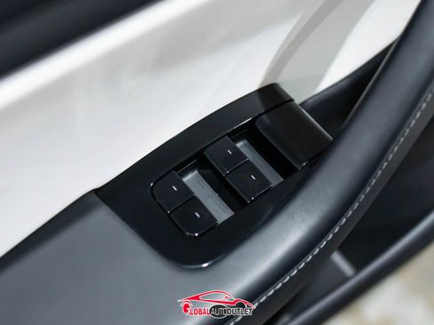 Used 2019 Tesla Model 3 Long Range image 34