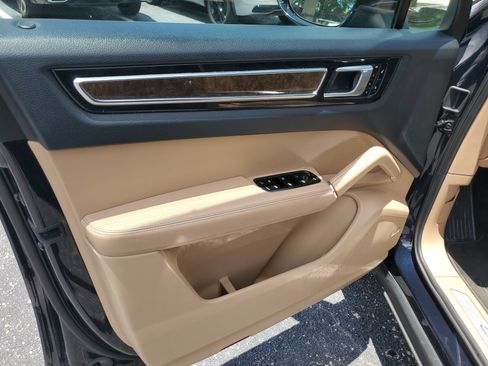 Used 2019 Porsche Cayenne AWD/4WD image 21