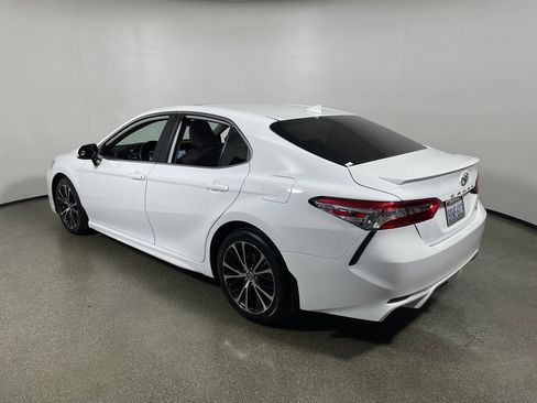 Certified 2020 Toyota Camry SE FWD image 5