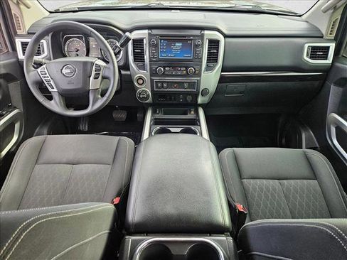 Used 2018 Nissan Titan SV w/ SV Convenience Package image 13