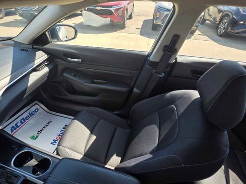 Used 2024 Nissan Altima 2.5 SV image 18