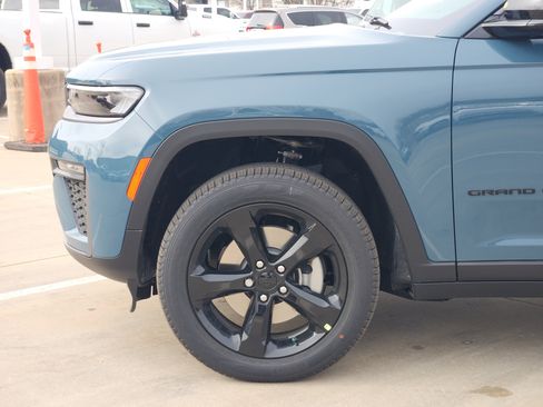 New 2026 Jeep Grand Cherokee L Limited w/ Limited Altitude Package AWD/4WD image 6