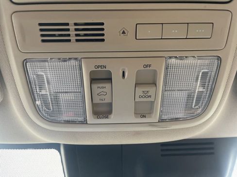 Used 2018 Honda CR-V Touring image 32