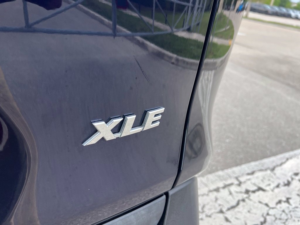 Used 2021 Toyota RAV4 XLE w/ Convenience Package FWD image 25