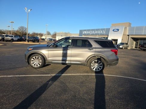 Used 2022 Ford Explorer Limited w/ Equipment Group 301A image 6