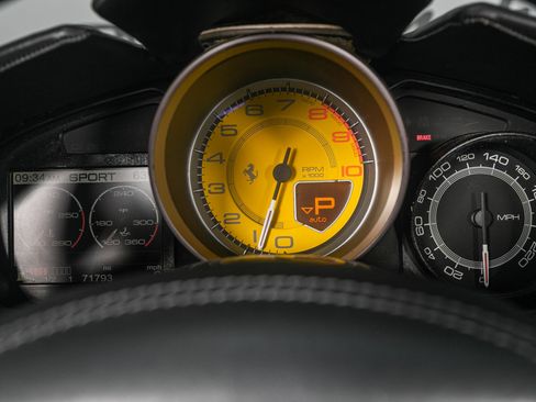 Used 2012 Ferrari California image 10