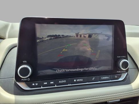 Used 2025 Nissan Rogue SV AWD/4WD image 6
