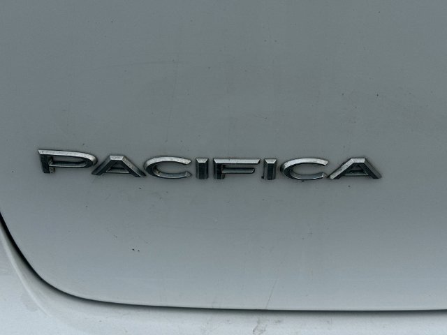 Used 2022 Chrysler Pacifica Touring-L w/ Uconnect Theater Family Group FWD image 32