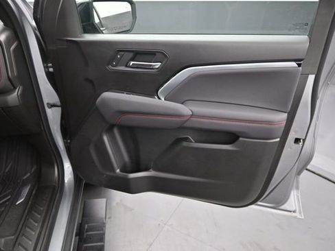 Used 2025 Chevrolet Colorado Z71 w/ Technology Package AWD/4WD image 12