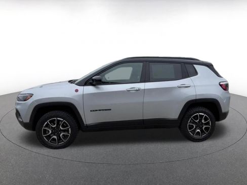 Used 2025 Jeep Compass Trailhawk AWD/4WD image 9