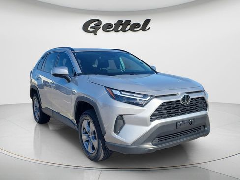 Certified 2022 Toyota RAV4 XLE w/ Convenience Package FWD image 3