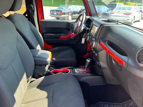 Used 2016 Jeep Wrangler Sport w/ Quick Order Package 24S AWD/4WD image 11