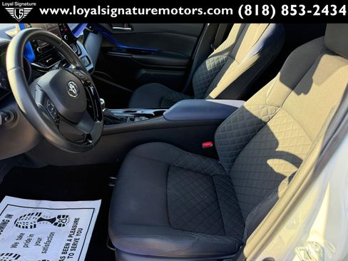Used 2020 Toyota C-HR XLE FWD image 14