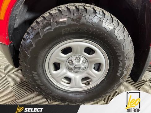 Used 2022 Nissan Frontier S w/ Technology Package AWD/4WD image 27
