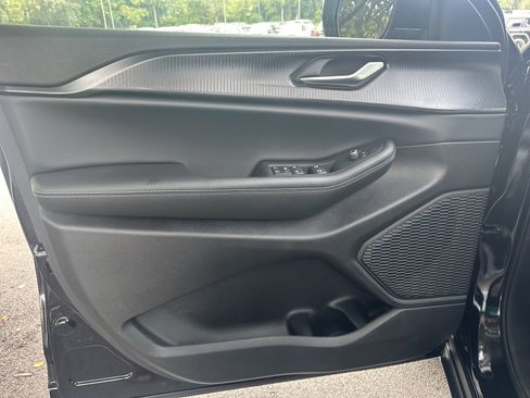 New 2025 Jeep Grand Cherokee Laredo X w/ Luxury Tech Group I image 15