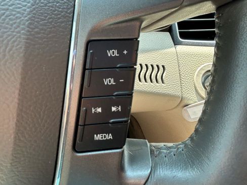 Used 2011 Ford Taurus SEL FWD image 18