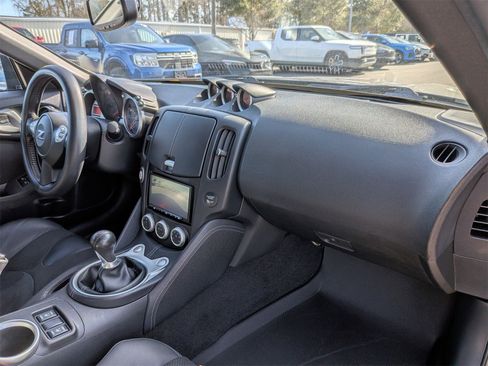 Used 2009 Nissan 370Z Touring w/ Aerodynamics Pkg image 31