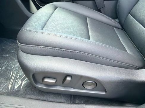 New 2026 Chevrolet Equinox LT w/ Convenience Package II AWD/4WD image 11