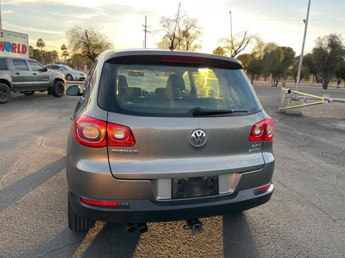 Used 2011 Volkswagen Tiguan SE image 4