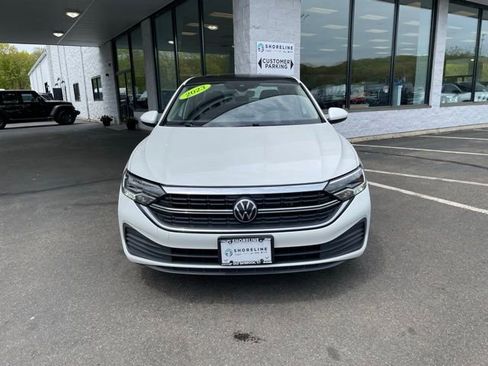 Used 2023 Volkswagen Jetta SE w/ Panoramic Sunroof Package FWD image 2
