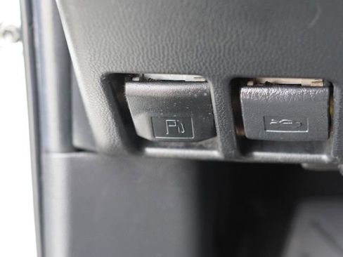 Used 2022 Toyota RAV4 LE FWD image 17