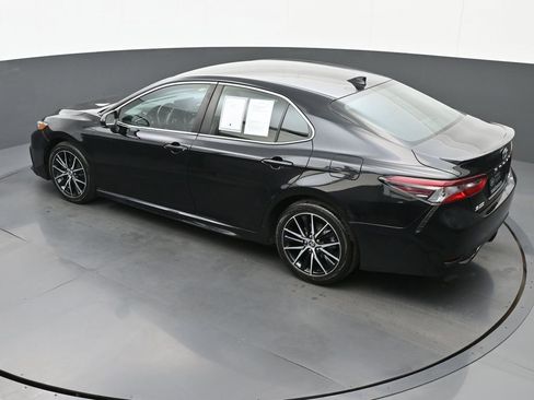 Used 2021 Toyota Camry SE image 33