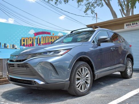 Used 2021 Toyota Venza XLE image 4