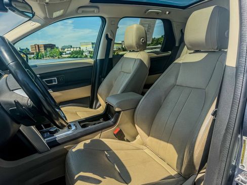 Used 2019 Land Rover Discovery Sport HSE AWD/4WD image 29