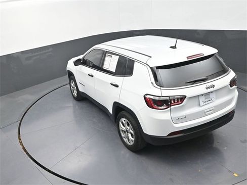Used 2025 Jeep Compass Sport image 13